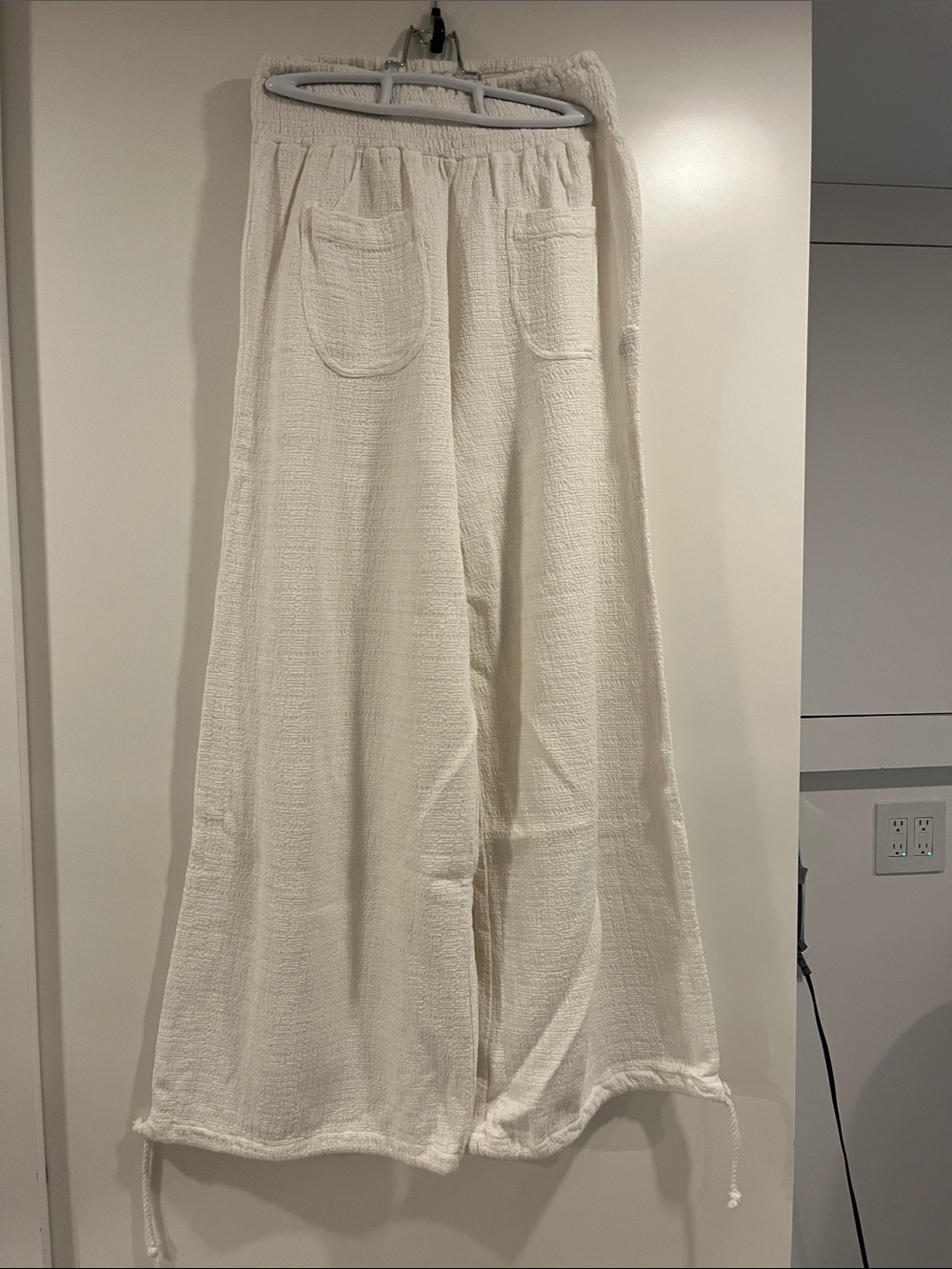 Nomad Cream Wide-Leg Sweatpants with Front Patch Pockets